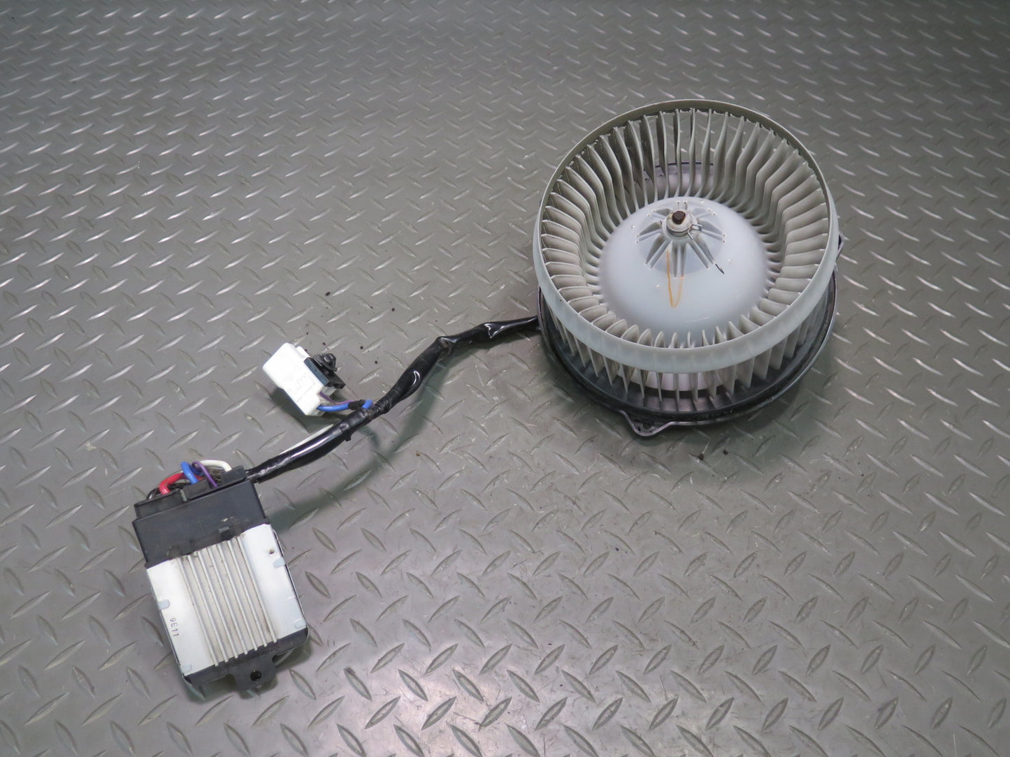 01-05 Lexus JCE10L IS300 A/C Heater Blower Motor Fan w Control Module Set OEM
