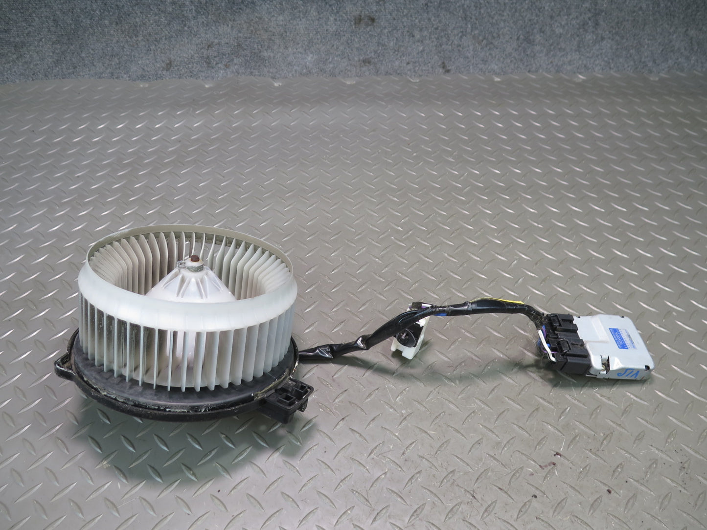01-05 Lexus JCE10L IS300 A/C Heater Blower Motor Fan w Control Module Set OEM