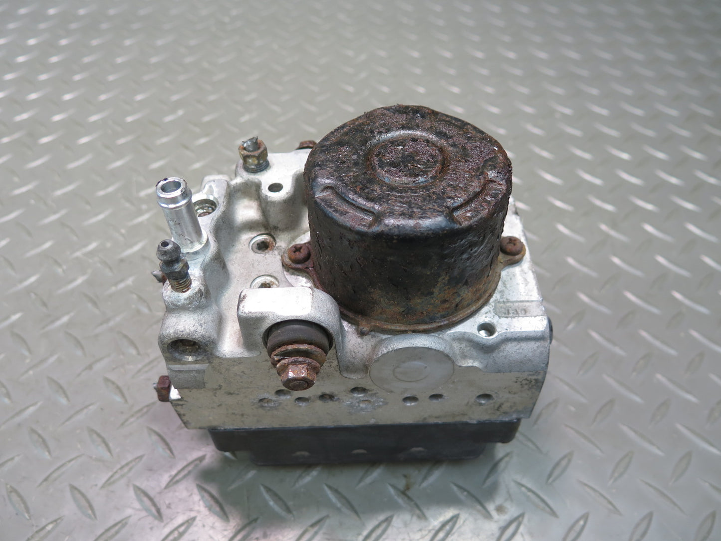 02-05 Lexus JCE10L IS300 Anti Lock Brake ABS Pump Module 44540-53020 OEM