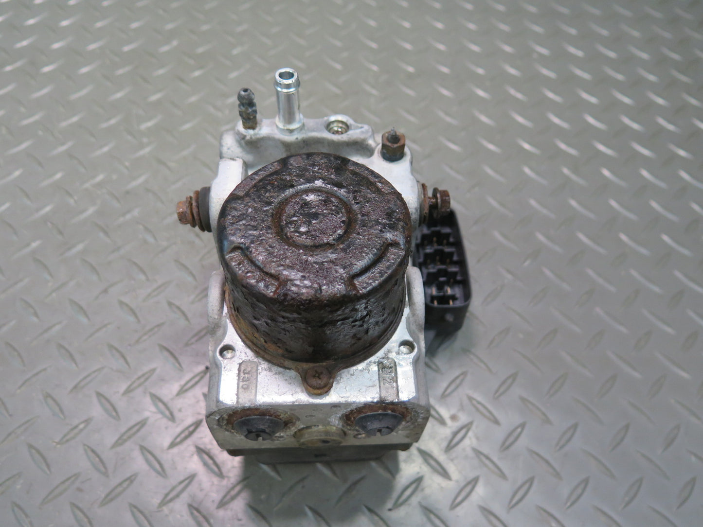 02-05 Lexus JCE10L IS300 Anti Lock Brake ABS Pump Module 44540-53020 OEM