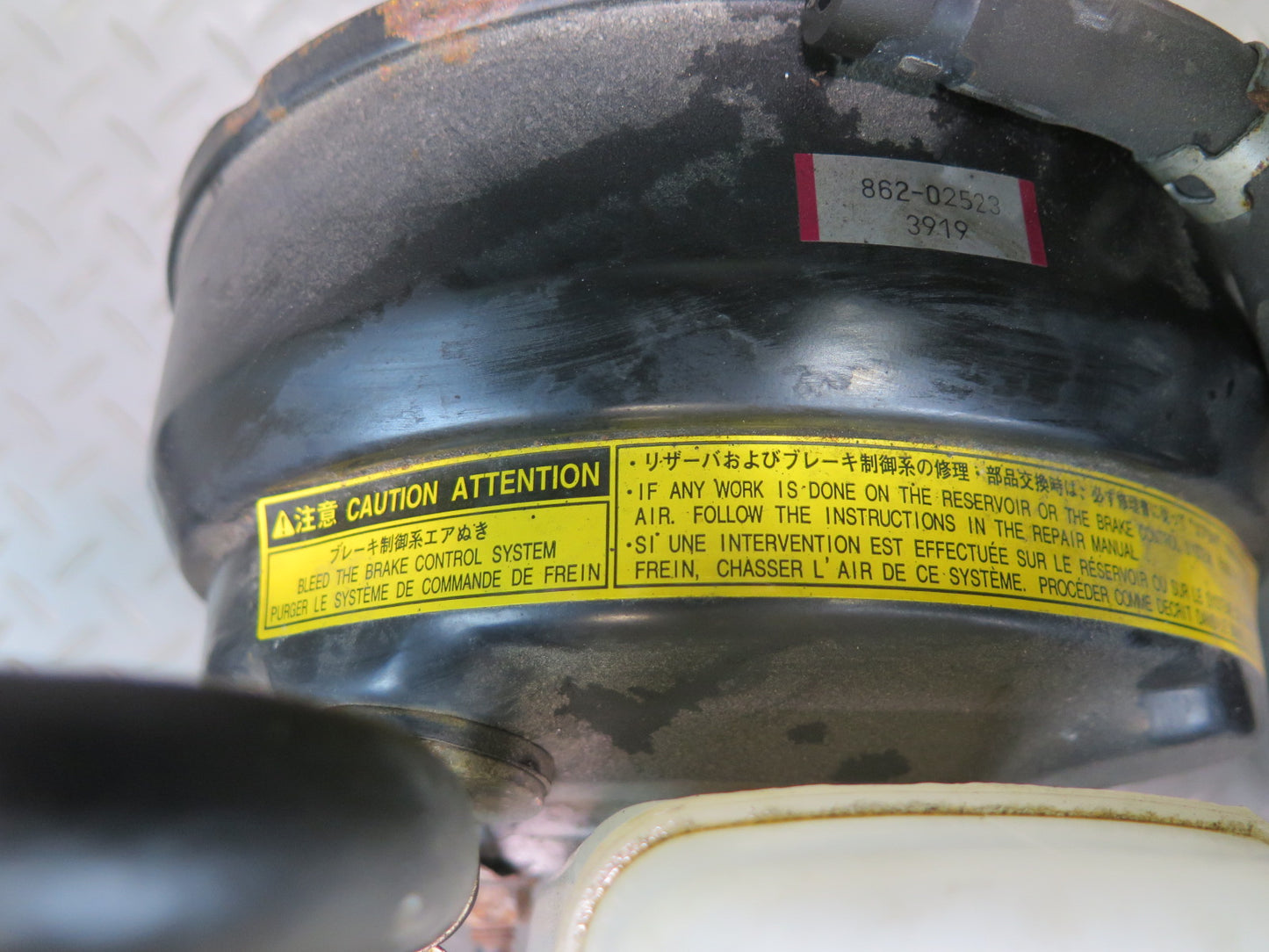 02-05 Lexus JCE10L IS300 Brake Master Cylinder Booster Fluid Reservoir OEM