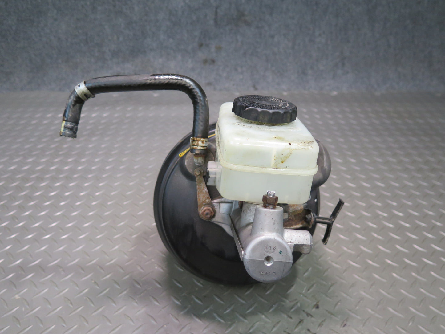 02-05 Lexus JCE10L IS300 Brake Master Cylinder Booster Fluid Reservoir OEM