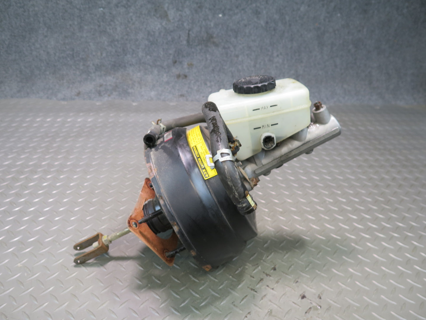 02-05 Lexus JCE10L IS300 Brake Master Cylinder Booster Fluid Reservoir OEM