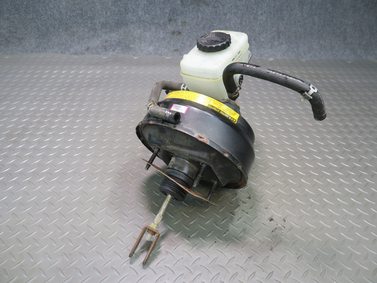 02-05 Lexus JCE10L IS300 Brake Master Cylinder Booster Fluid Reservoir OEM