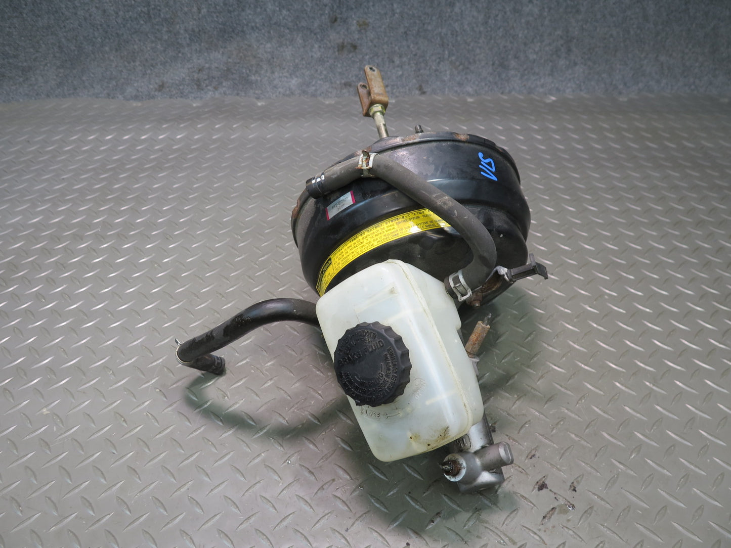 02-05 Lexus JCE10L IS300 Brake Master Cylinder Booster Fluid Reservoir OEM