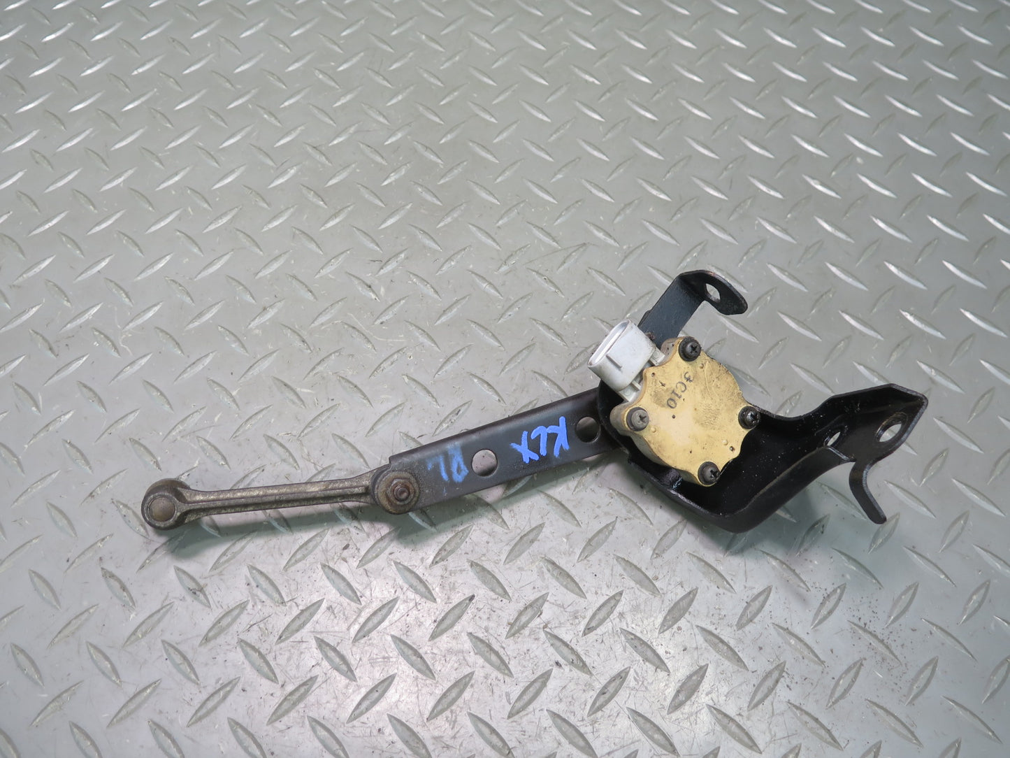 03-07 Lexus UZJ100L LX470 Rear Left Suspension Height Level Sensor