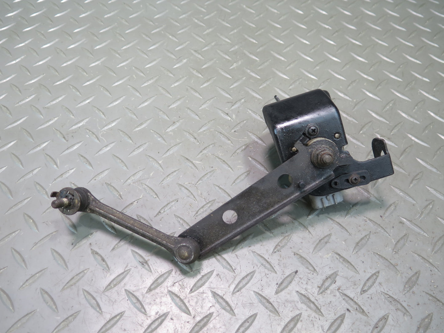 03-07 Lexus UZJ100L LX470 Rear Left Suspension Height Level Sensor