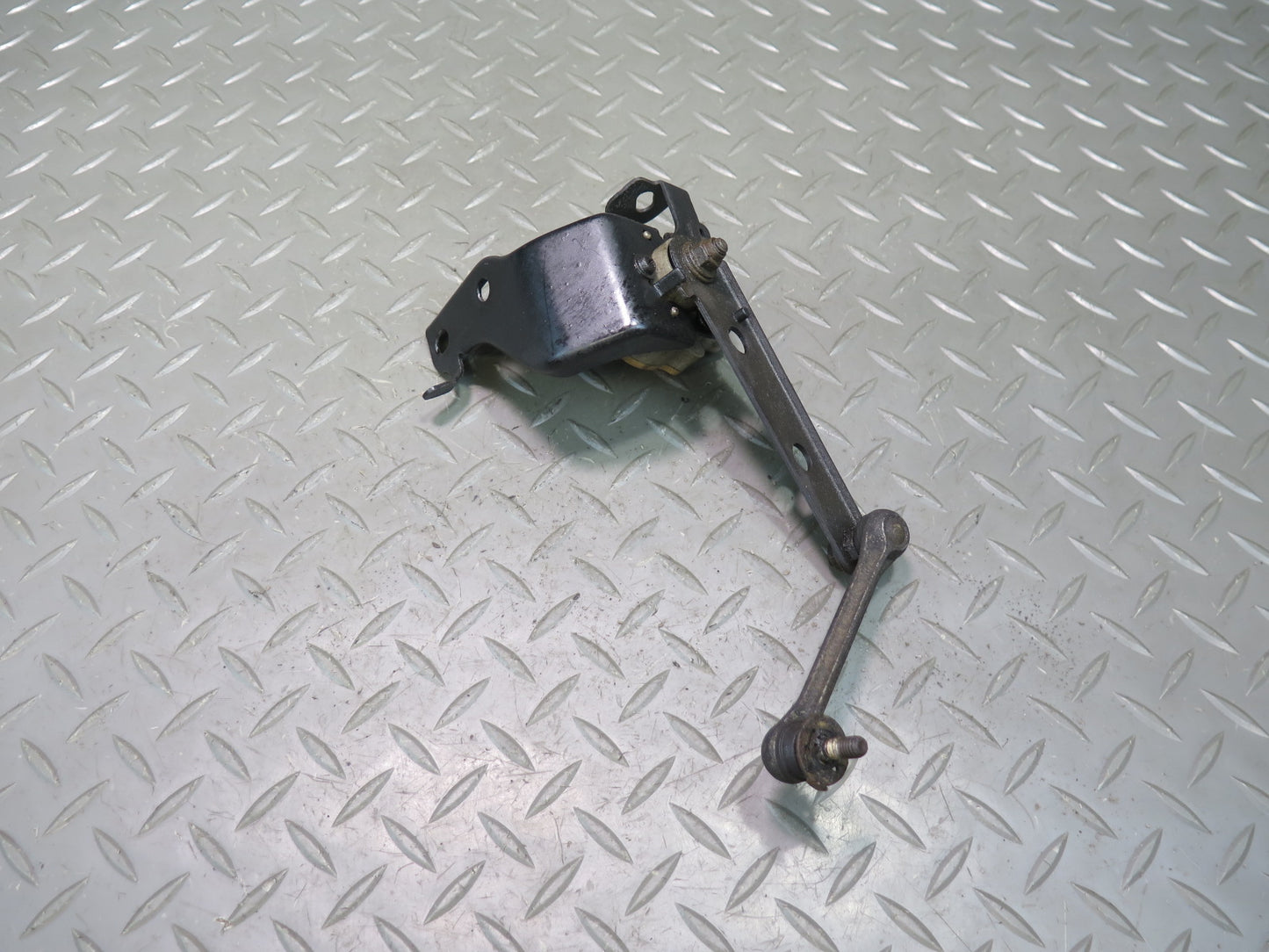 03-07 Lexus UZJ100L LX470 Rear Left Suspension Height Level Sensor