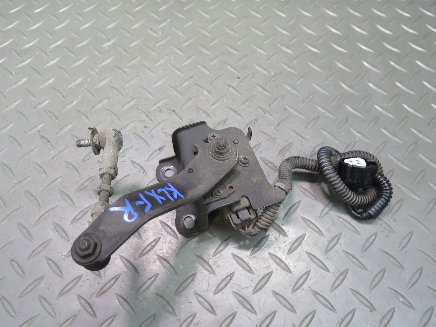 03-07 Lexus UZJ100L LX470 Front Right Suspension Height Level Sensor