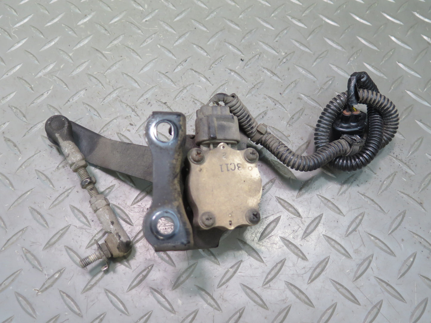 03-07 Lexus UZJ100L LX470 Front Right Suspension Height Level Sensor