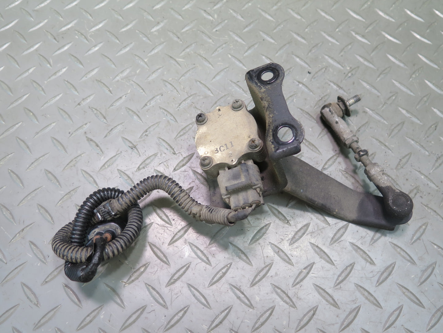 03-07 Lexus UZJ100L LX470 Front Right Suspension Height Level Sensor