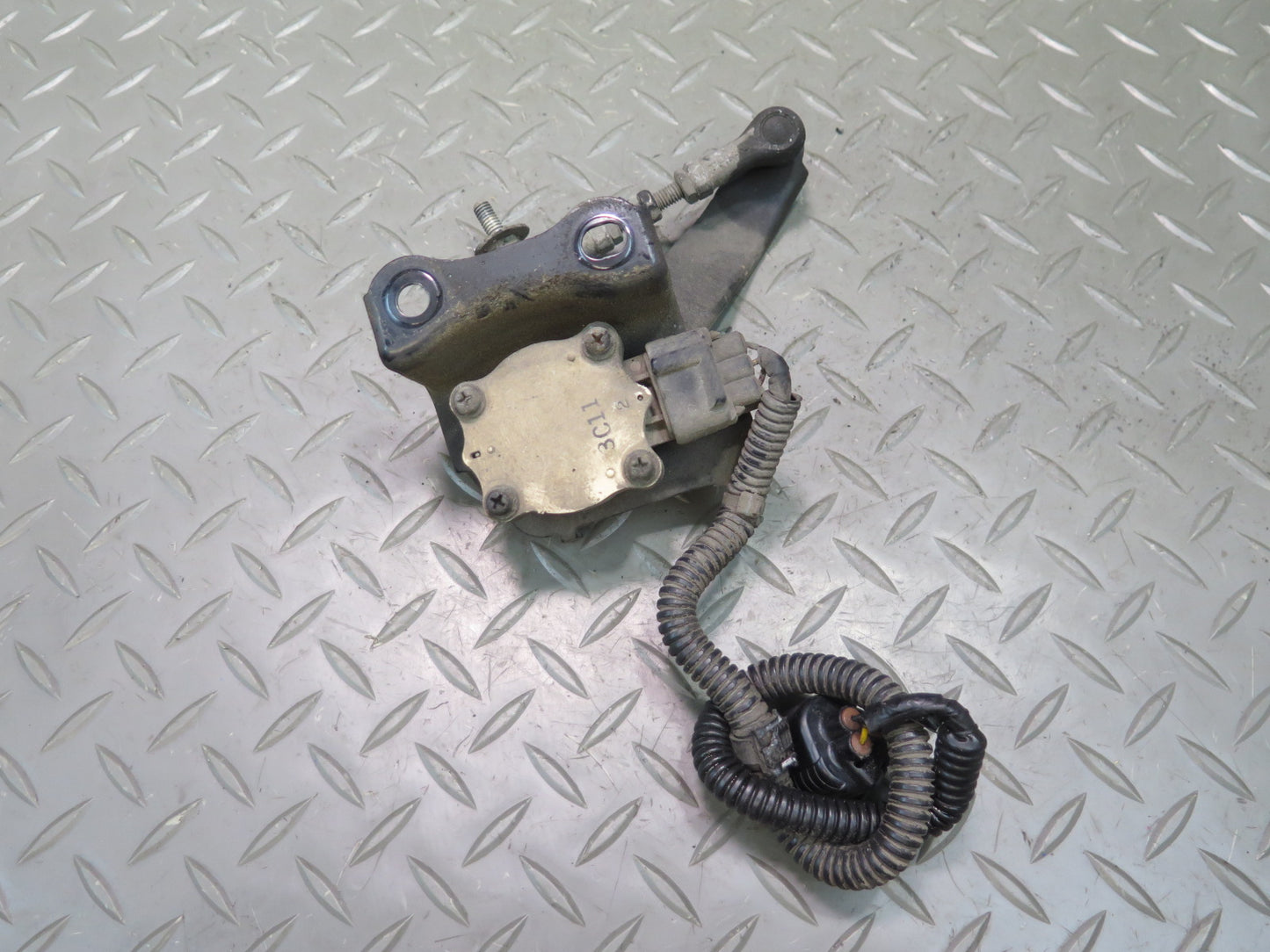 03-07 Lexus UZJ100L LX470 Front Right Suspension Height Level Sensor