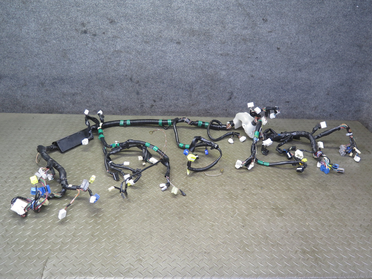 2004 Lexus JCE10L IS300 M/T Dash Instrument Panel Wire Wiring Harness OEM