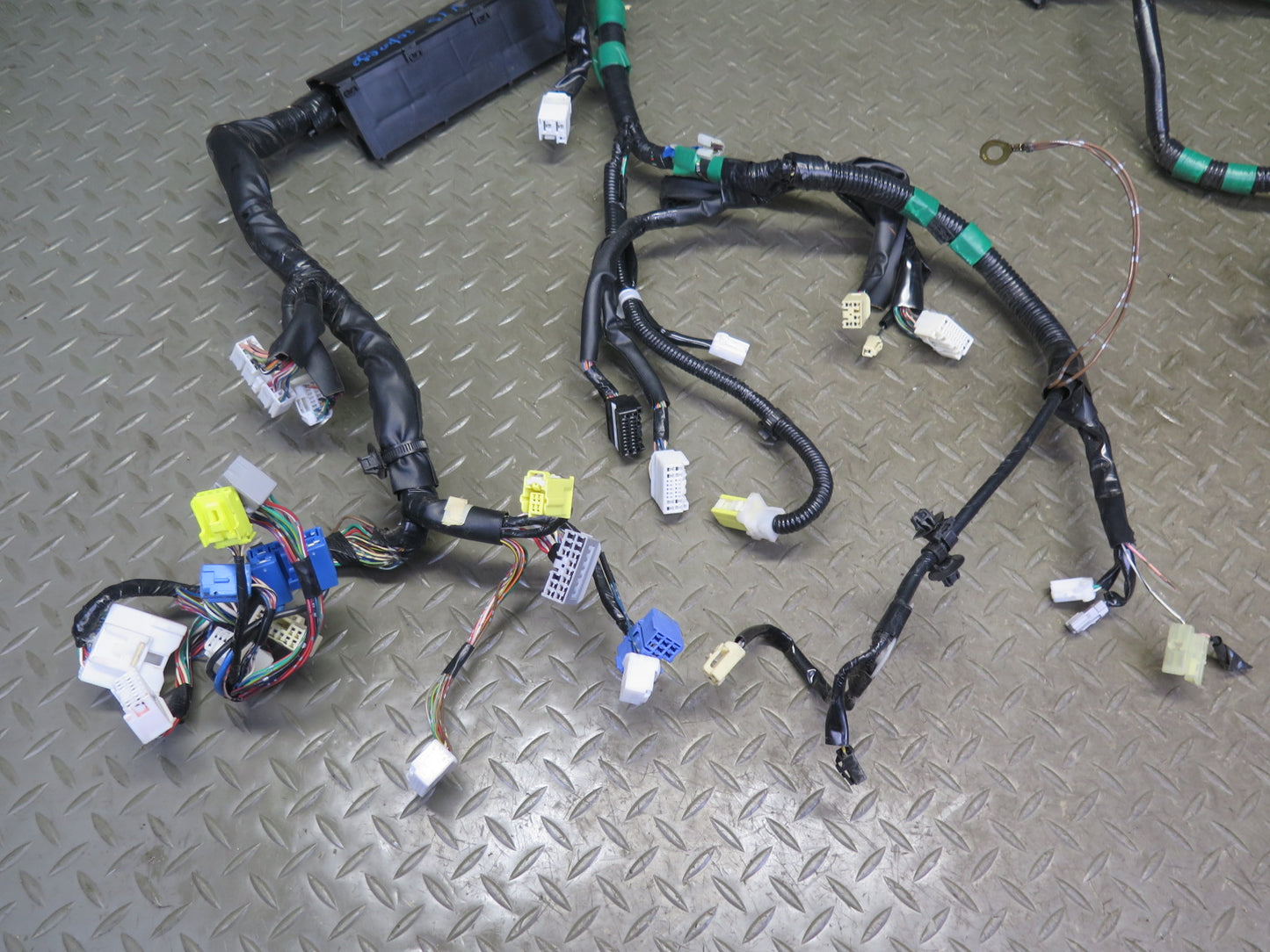 2004 Lexus JCE10L IS300 M/T Dash Instrument Panel Wire Wiring Harness OEM