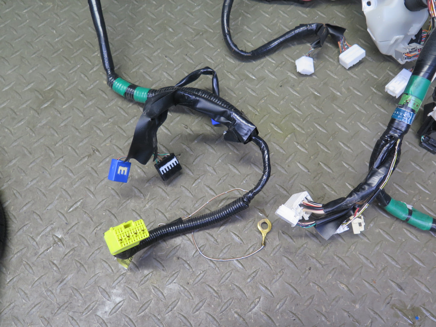 2004 Lexus JCE10L IS300 M/T Dash Instrument Panel Wire Wiring Harness OEM