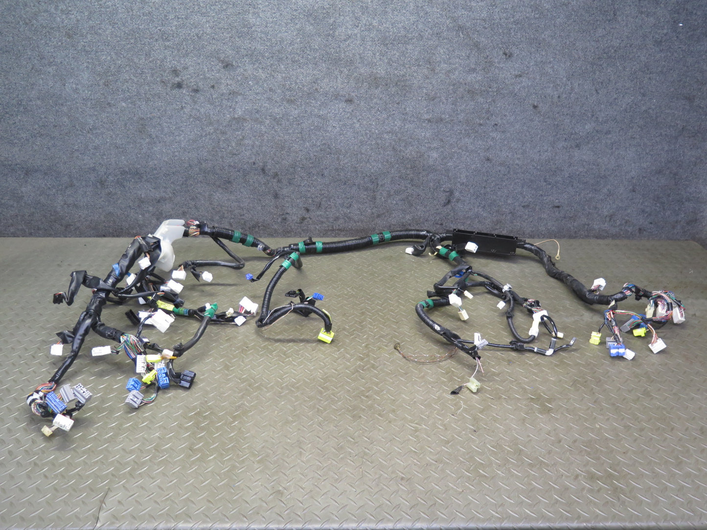 2004 Lexus JCE10L IS300 M/T Dash Instrument Panel Wire Wiring Harness OEM