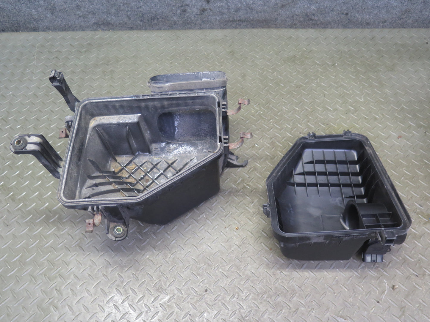 01-05 Lexus GS430 Air Intake Cleaner Filter Box w MAF Sensor & Duct Assy OEM
