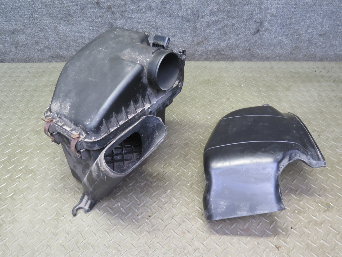 01-05 Lexus GS430 Air Intake Cleaner Filter Box w MAF Sensor & Duct Assy OEM