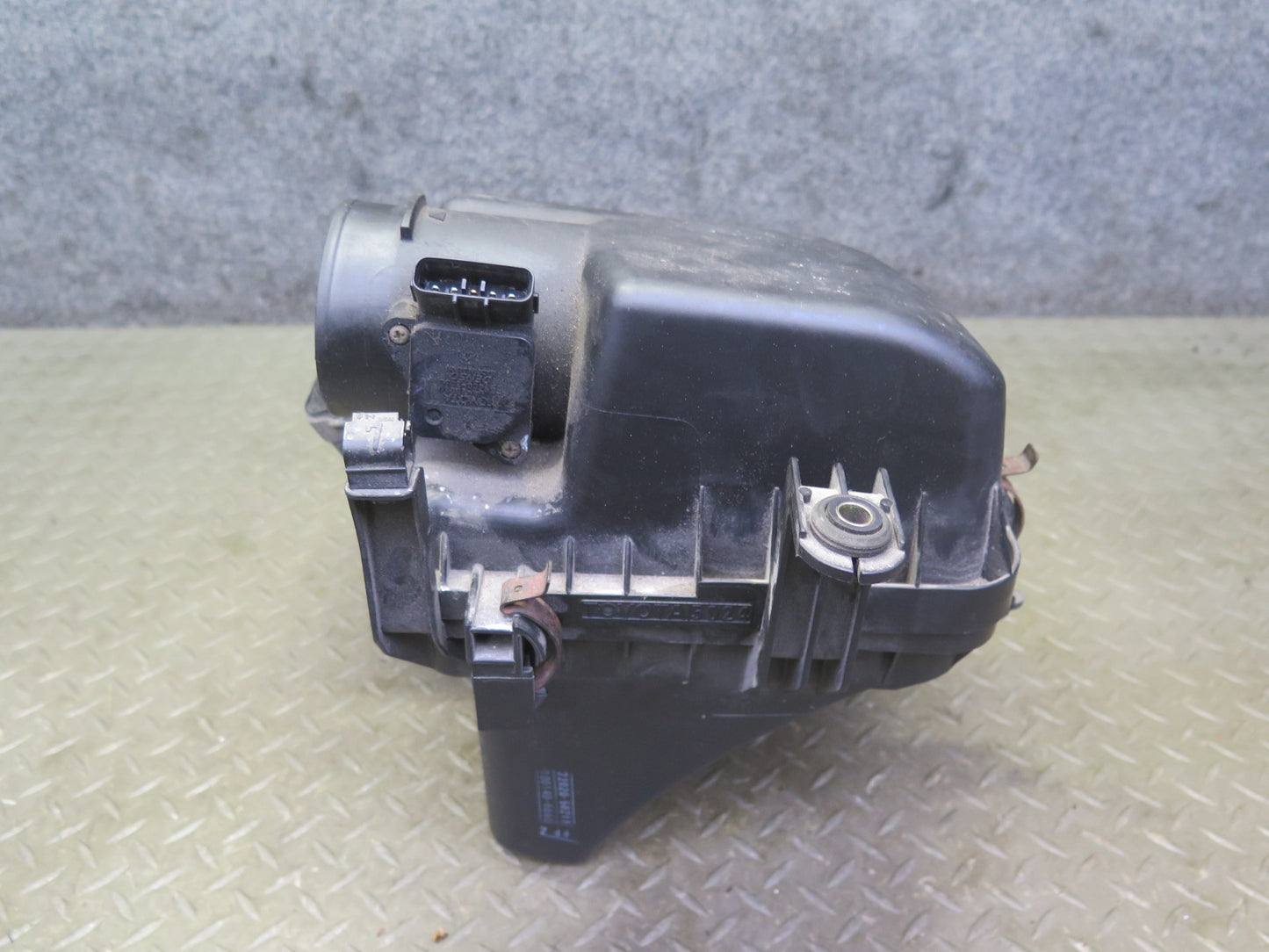 01-05 Lexus GS430 Air Intake Cleaner Filter Box w MAF Sensor & Duct Assy OEM