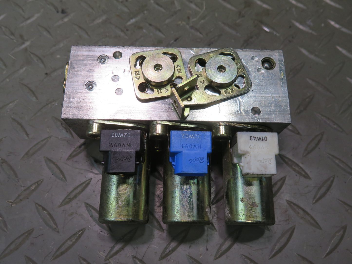 2001-2006 BMW E46 M3 3-SERIES Convertible Folding TOP Hydraulic Pump Valve Block