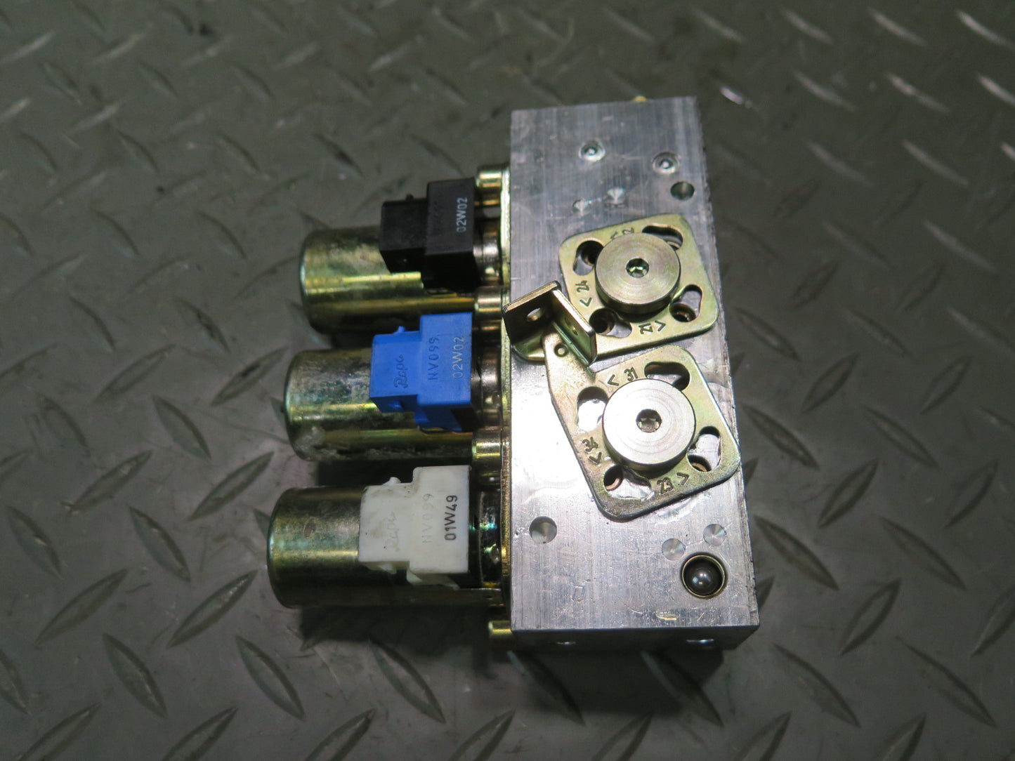 2001-2006 BMW E46 M3 3-SERIES Convertible Folding TOP Hydraulic Pump Valve Block