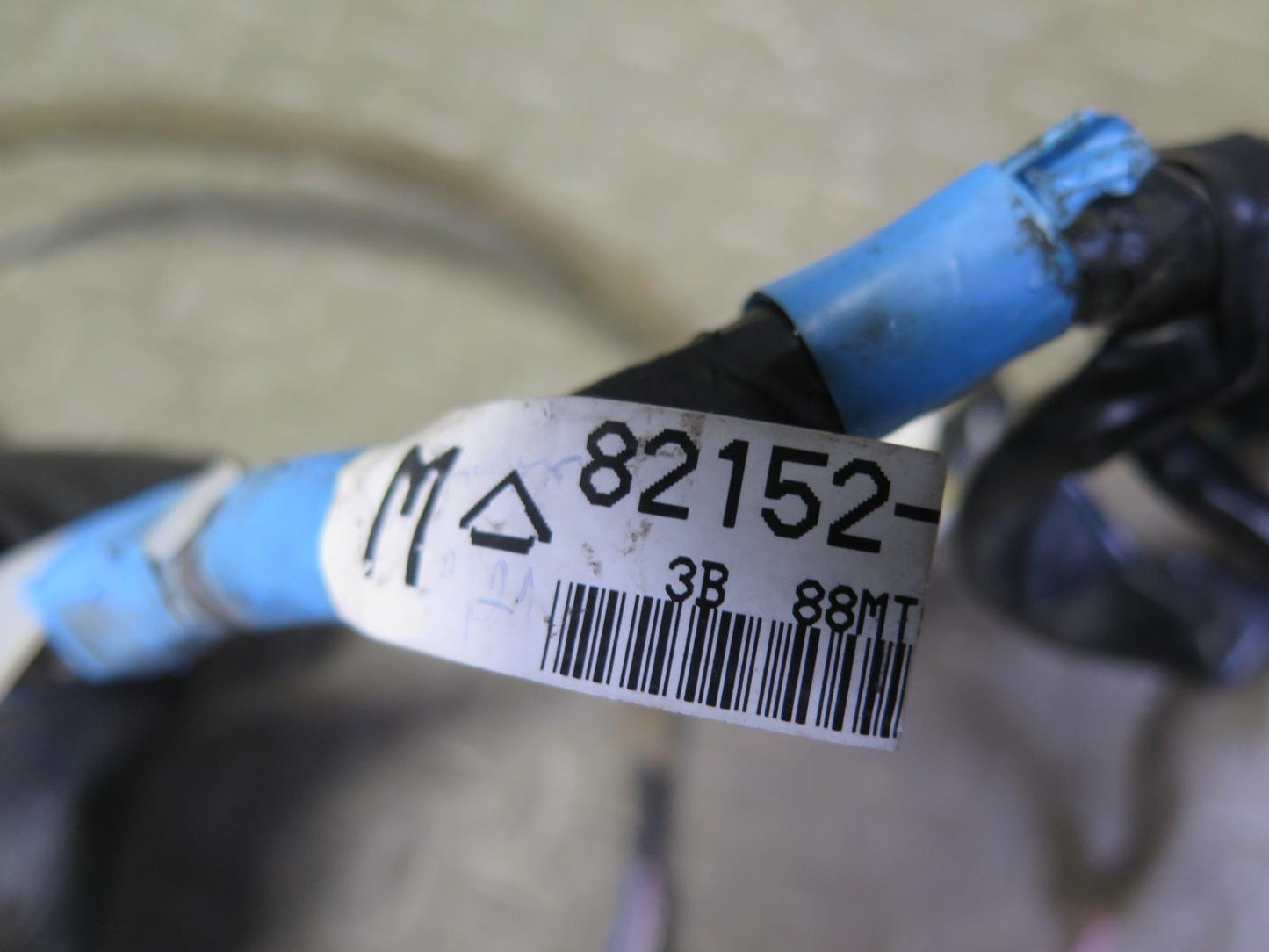 2003-2007 Lexus UZJ100L LX470 Front Left Door Wire Wiring Harness 82152-60371