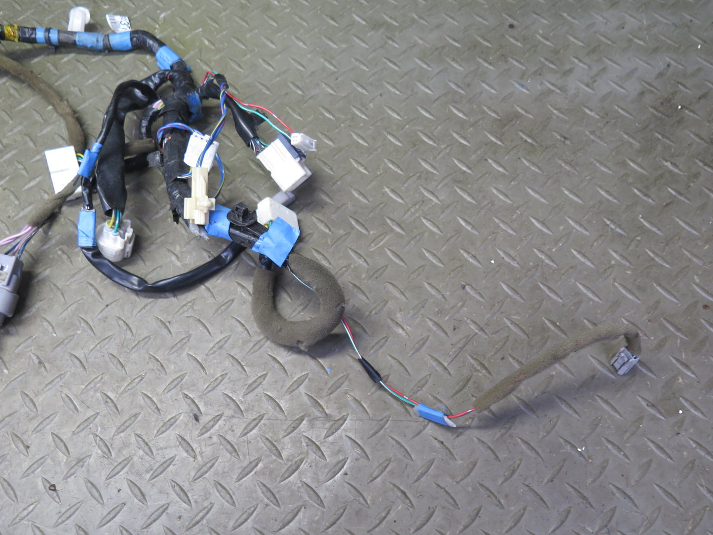 2003-2007 Lexus UZJ100L LX470 Front Left Door Wire Wiring Harness 82152-60371