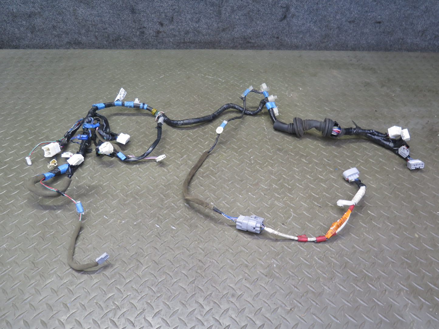 2003-2007 Lexus UZJ100L LX470 Front Left Door Wire Wiring Harness 82152-60371