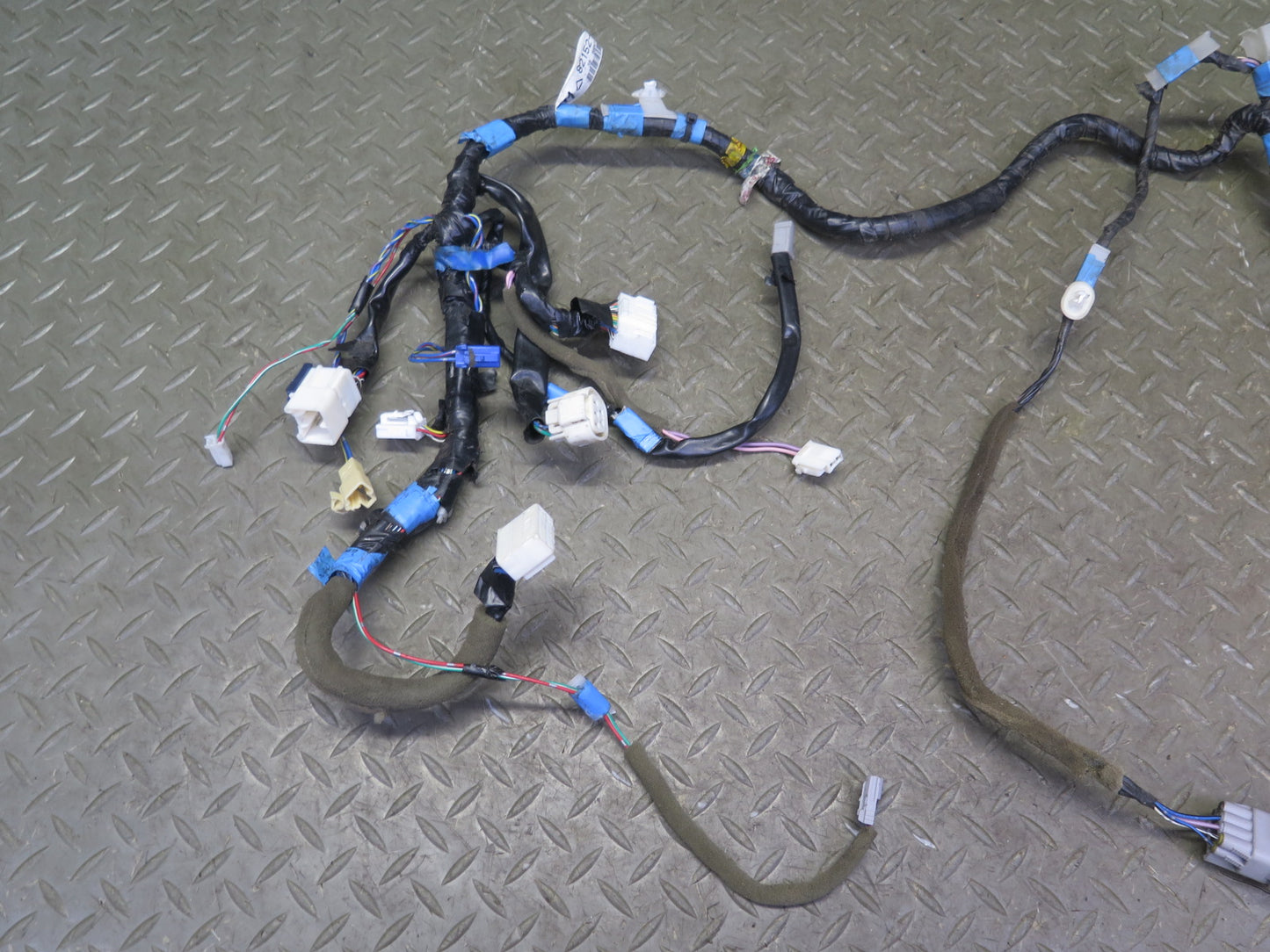 2003-2007 Lexus UZJ100L LX470 Front Left Door Wire Wiring Harness 82152-60371