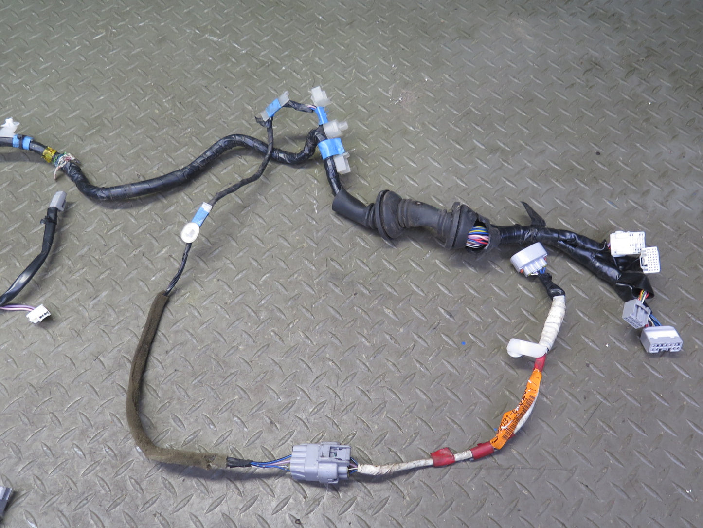 2003-2007 Lexus UZJ100L LX470 Front Left Door Wire Wiring Harness 82152-60371