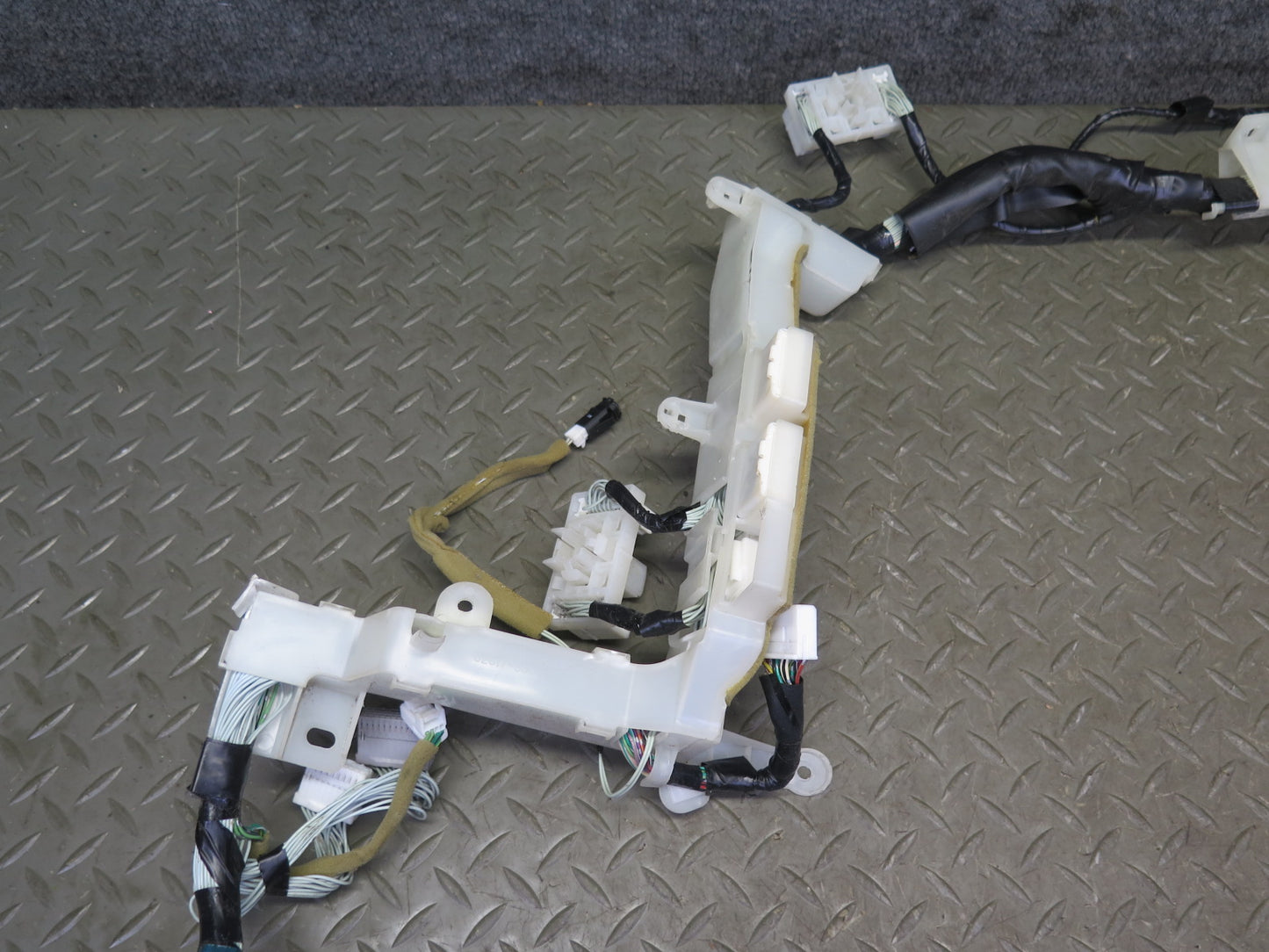 2003-2004 Lexus UZJ100L LX470 Under Dash Wire Wiring Harness 82792-60190