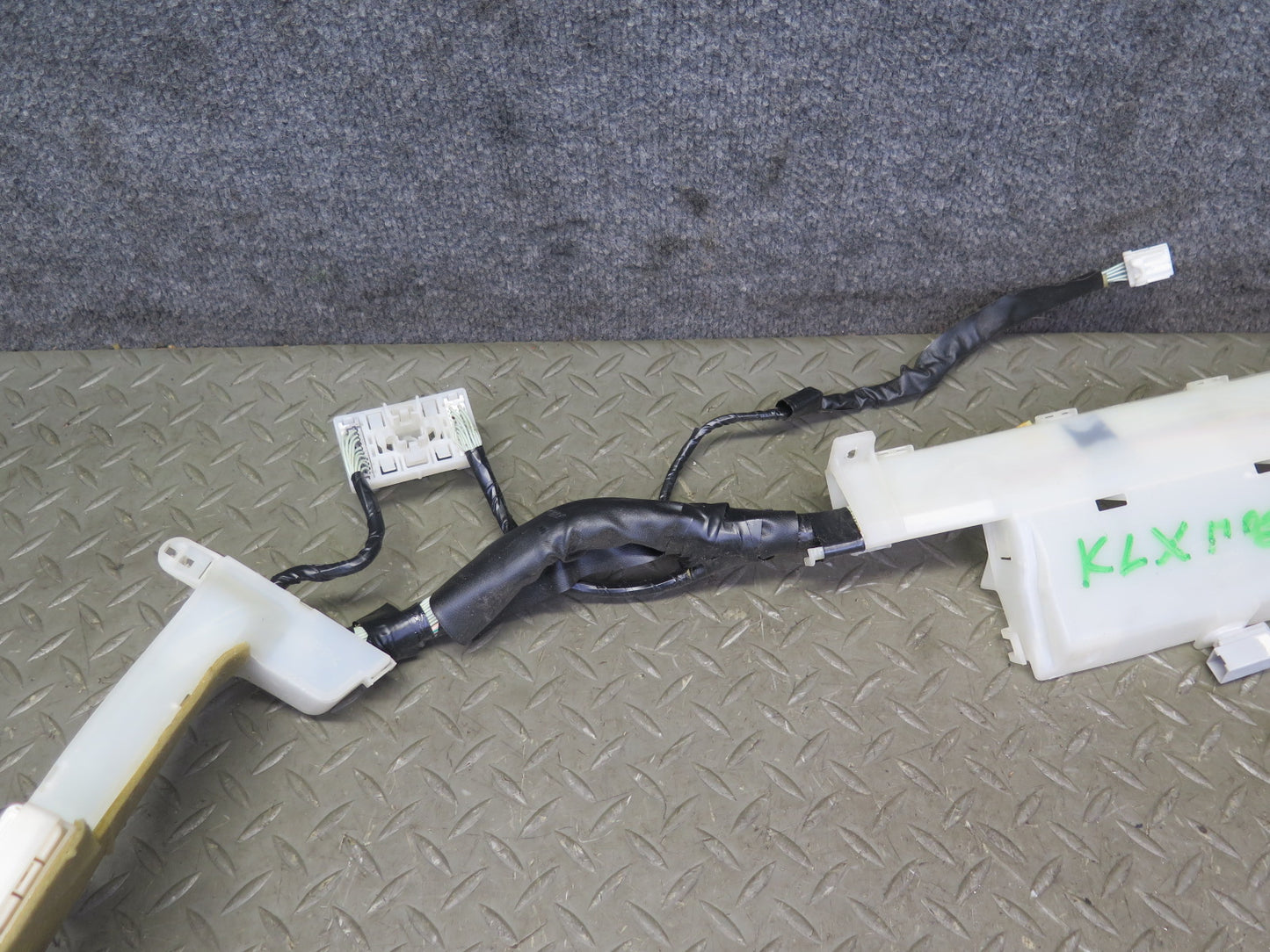 2003-2004 Lexus UZJ100L LX470 Under Dash Wire Wiring Harness 82792-60190