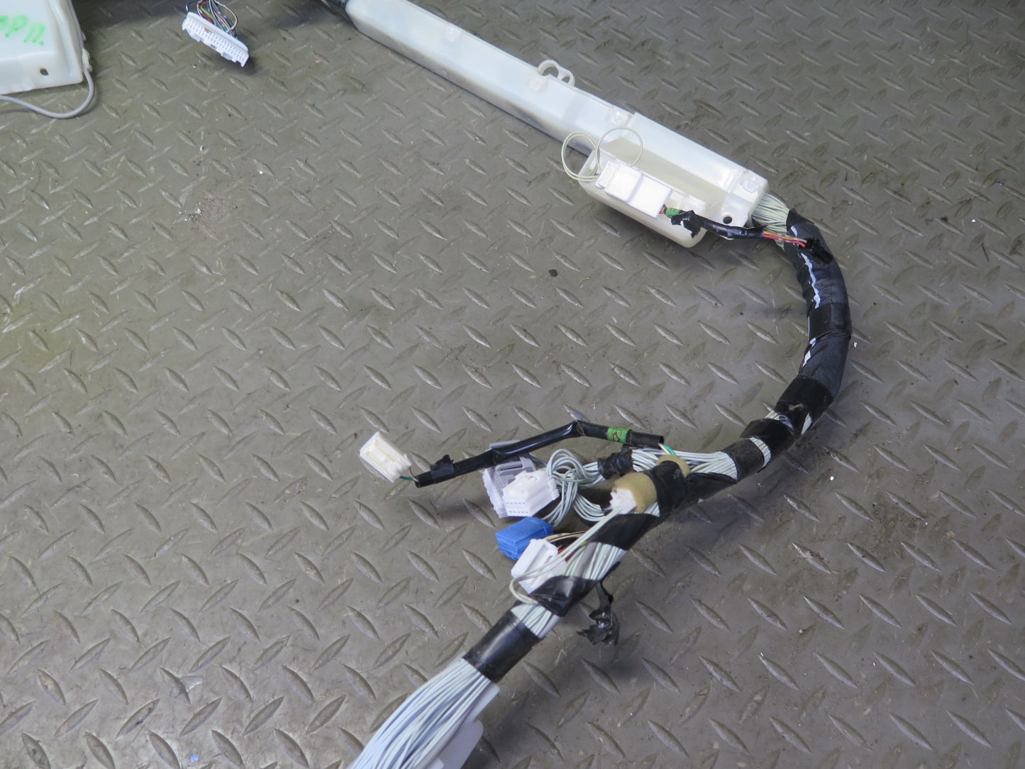 2003-2004 Lexus UZJ100L LX470 Under Dash Wire Wiring Harness 82792-60190