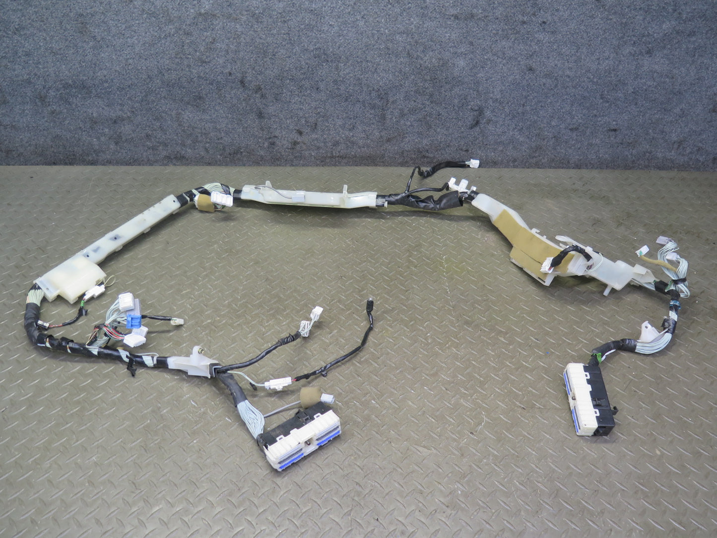 2003-2004 Lexus UZJ100L LX470 Under Dash Wire Wiring Harness 82792-60190