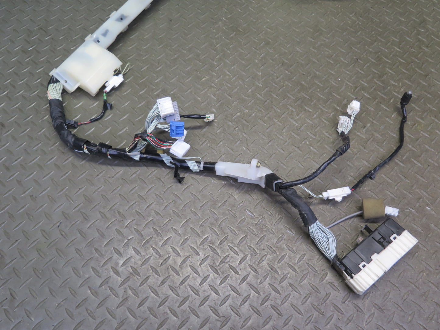 2003-2004 Lexus UZJ100L LX470 Under Dash Wire Wiring Harness 82792-60190