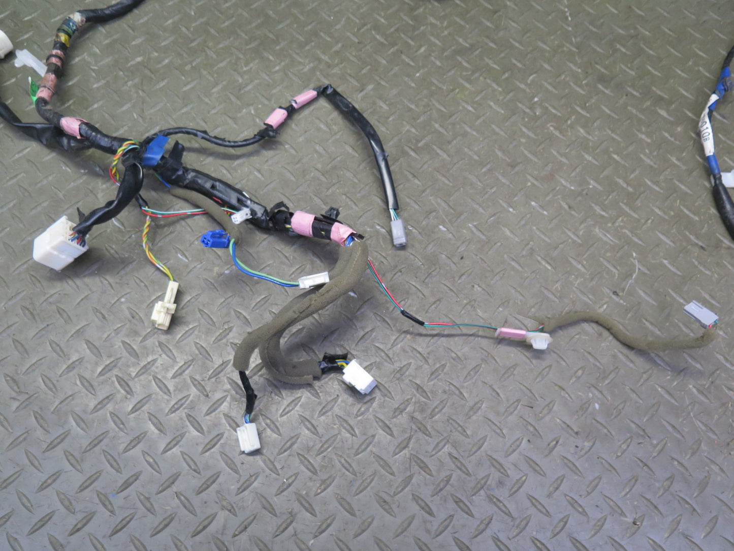 2003-2007 Lexus UZJ100L LX470 Front Right Door Wire Wiring Harness