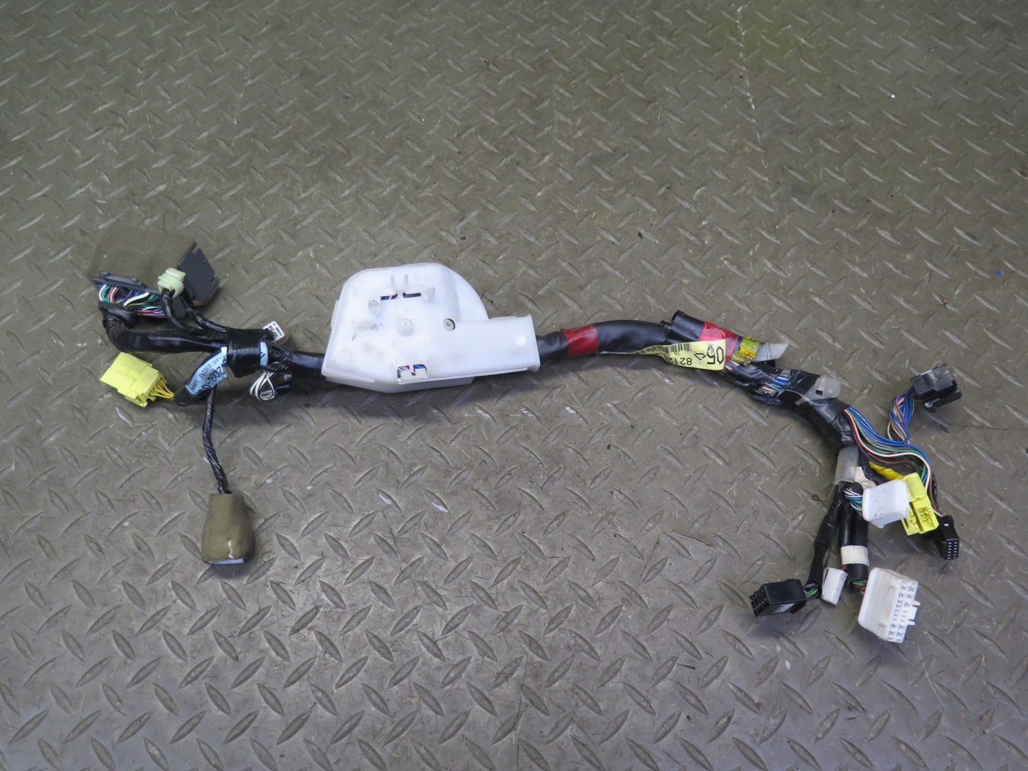 2003-2007 Lexus UZJ100L LX470 Steering Column Wire Cable Harness 82128-60053