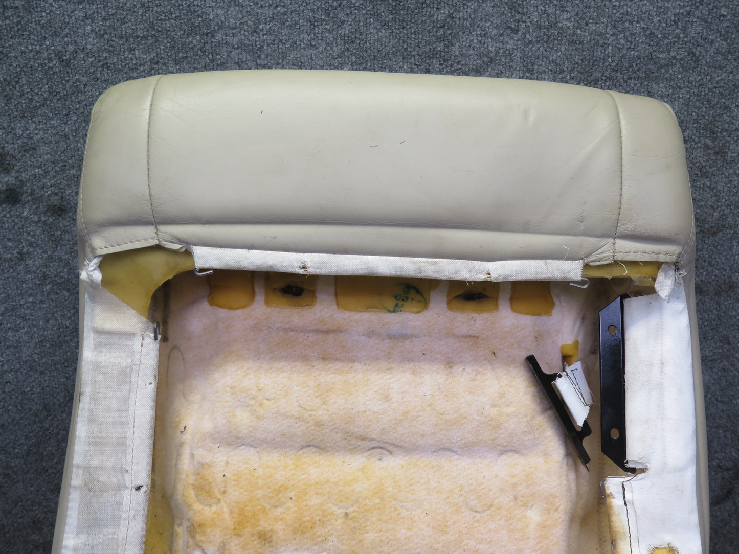 2003-2007 Lexus UZJ100L LX470 Front Right Seat Upper Leather Cushion Ivory