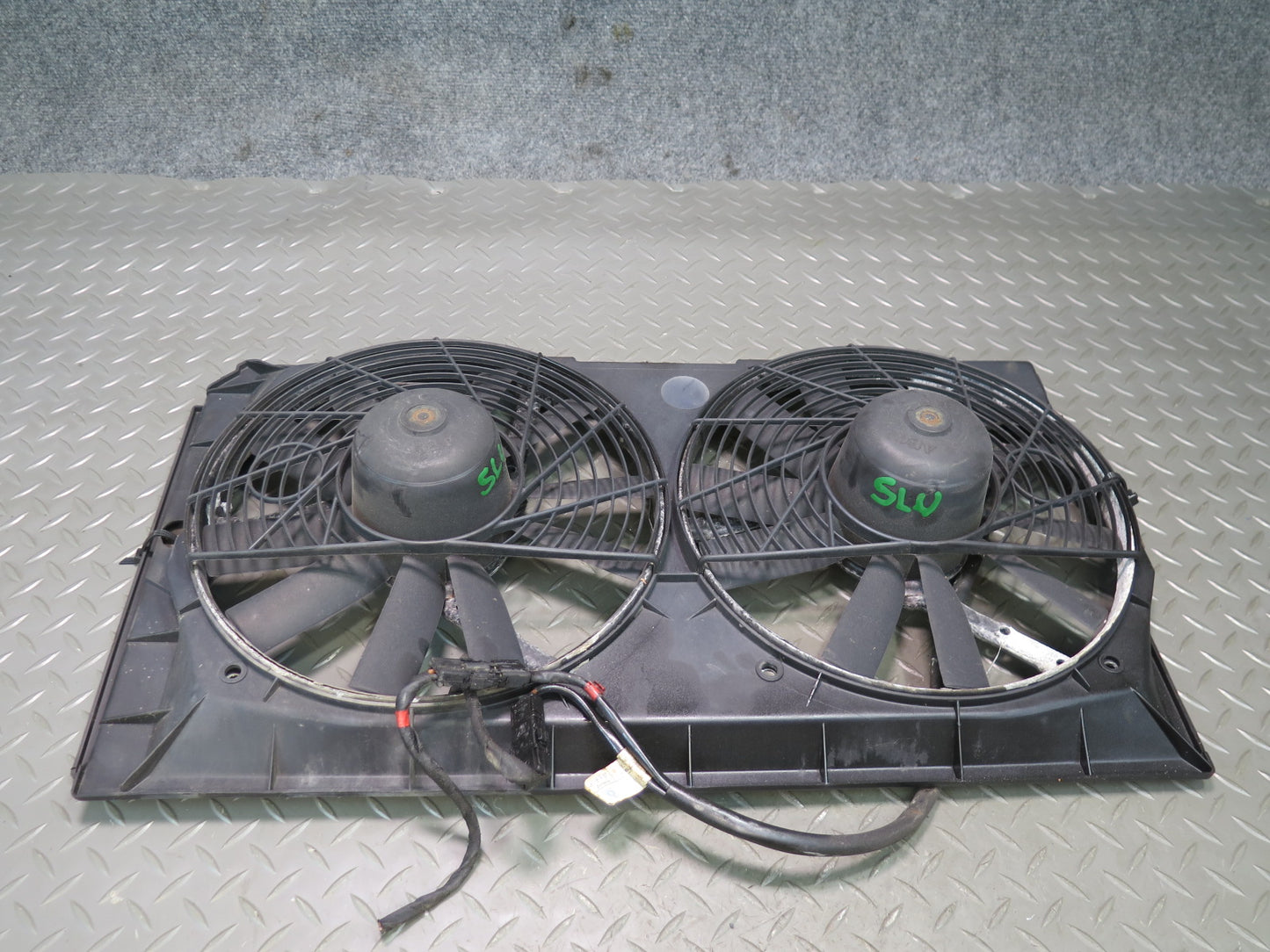 99-02 Mercedes R129 SL500 Engine Cooling Radiator Fan Motor w Shroud OEM