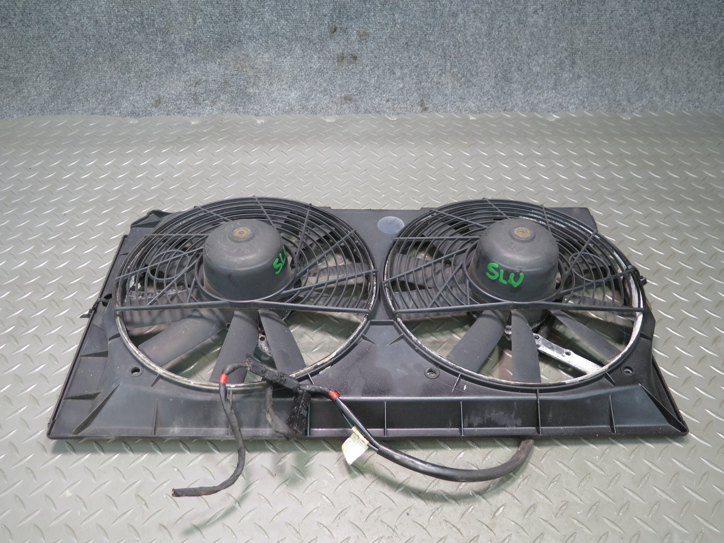 99-02 Mercedes R129 SL500 Engine Cooling Radiator Fan Motor w Shroud OEM