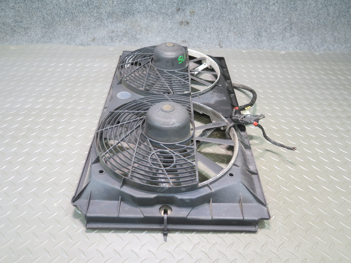 99-02 Mercedes R129 SL500 Engine Cooling Radiator Fan Motor w Shroud OEM
