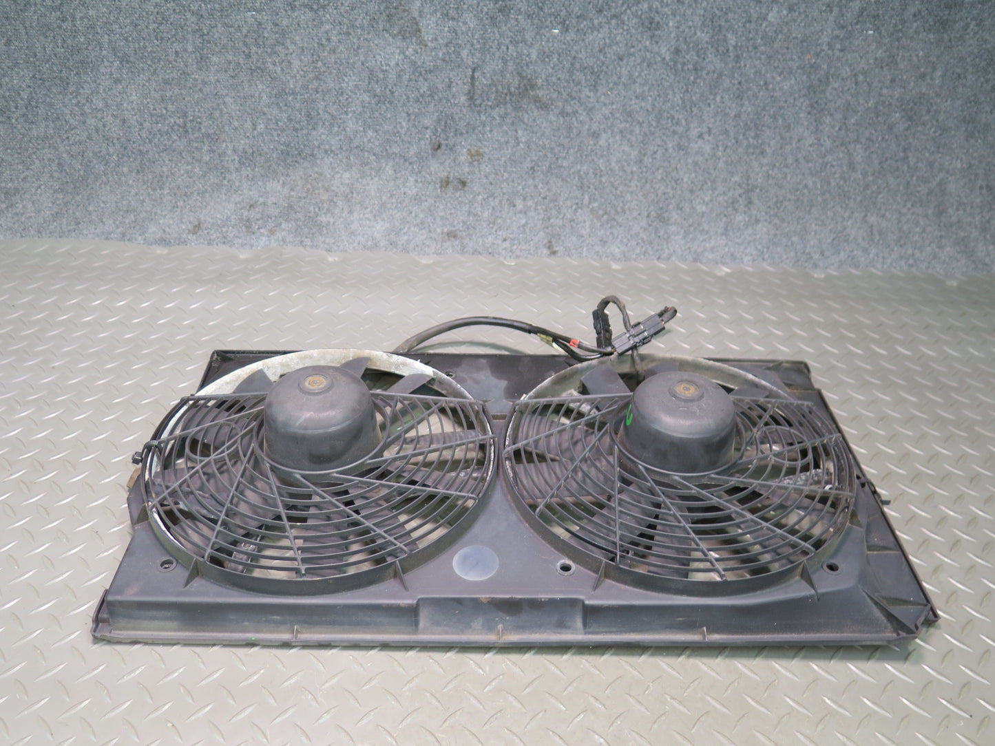 99-02 Mercedes R129 SL500 Engine Cooling Radiator Fan Motor w Shroud OEM