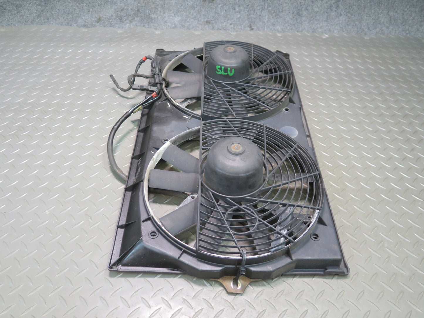 99-02 Mercedes R129 SL500 Engine Cooling Radiator Fan Motor w Shroud OEM