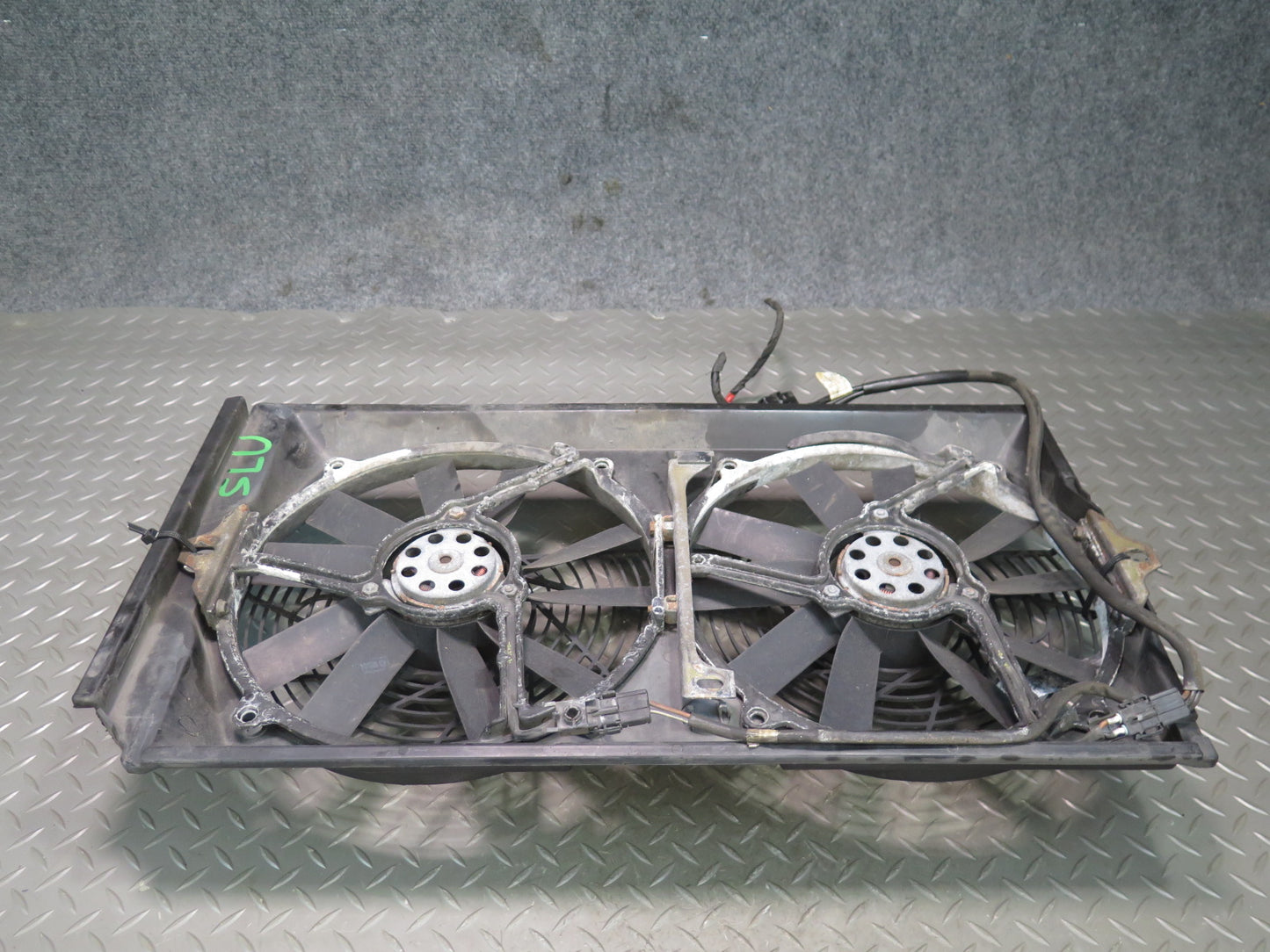 99-02 Mercedes R129 SL500 Engine Cooling Radiator Fan Motor w Shroud OEM