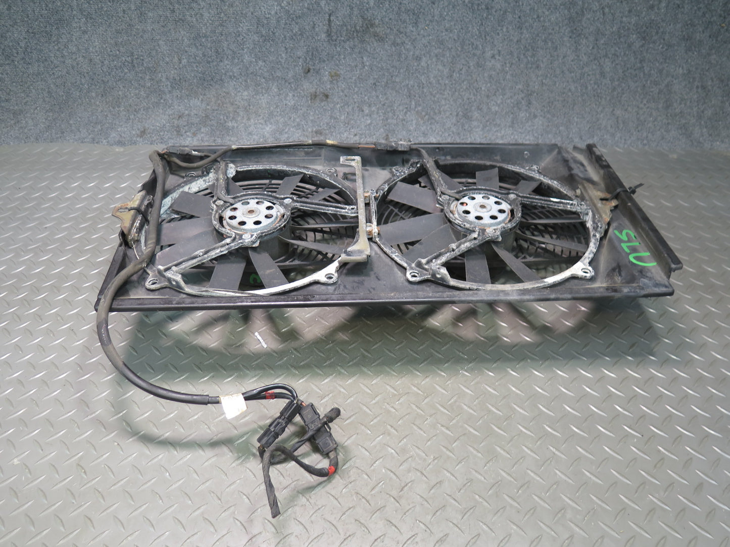 99-02 Mercedes R129 SL500 Engine Cooling Radiator Fan Motor w Shroud OEM