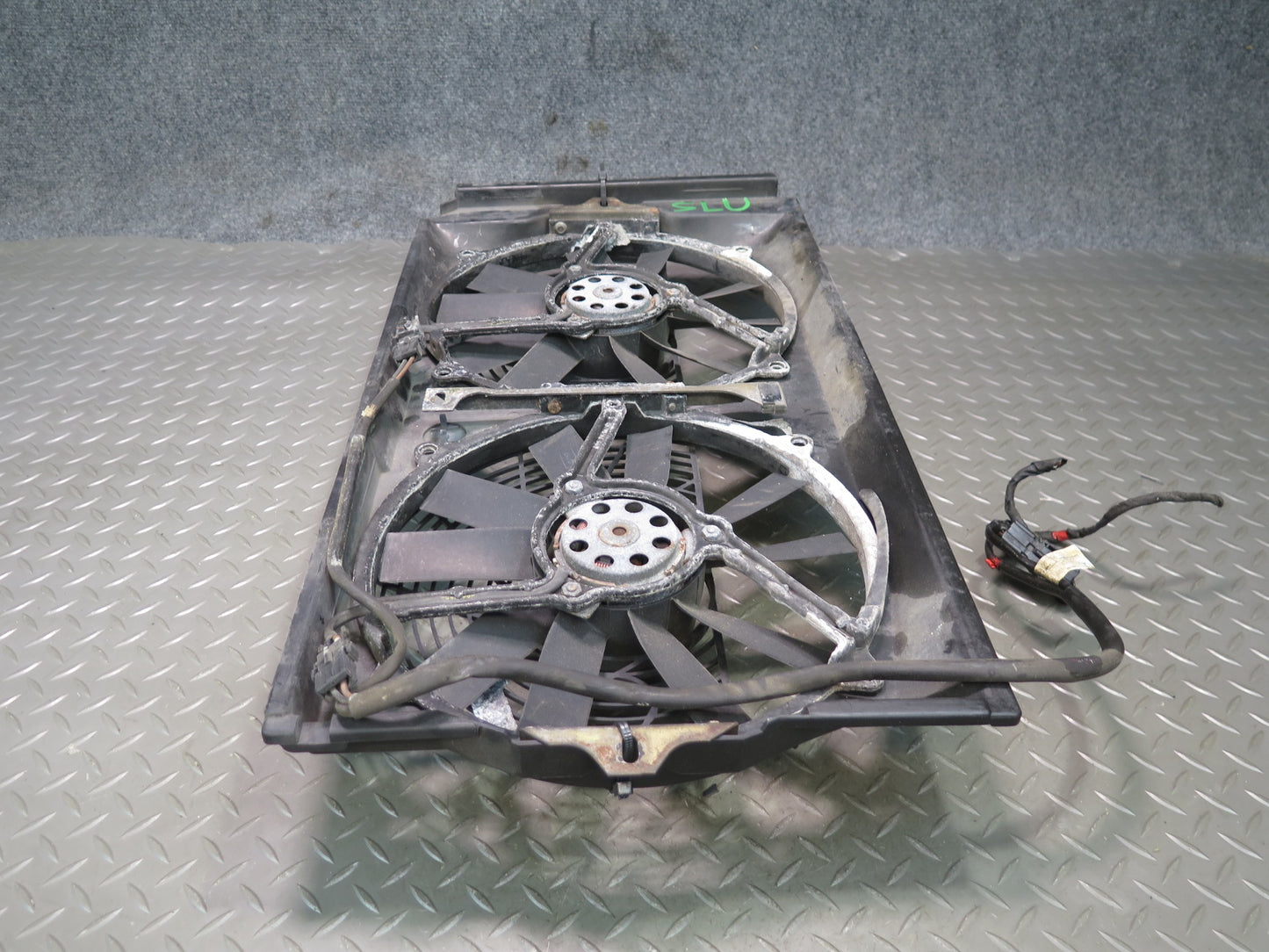 99-02 Mercedes R129 SL500 Engine Cooling Radiator Fan Motor w Shroud OEM