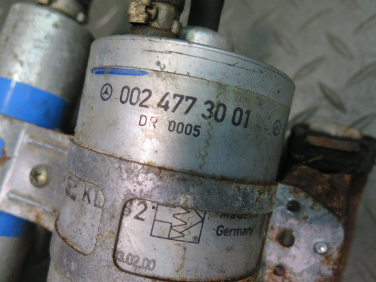2000 Mercedes R129 SL500 Fuel Pump & Filter Assembly OEM