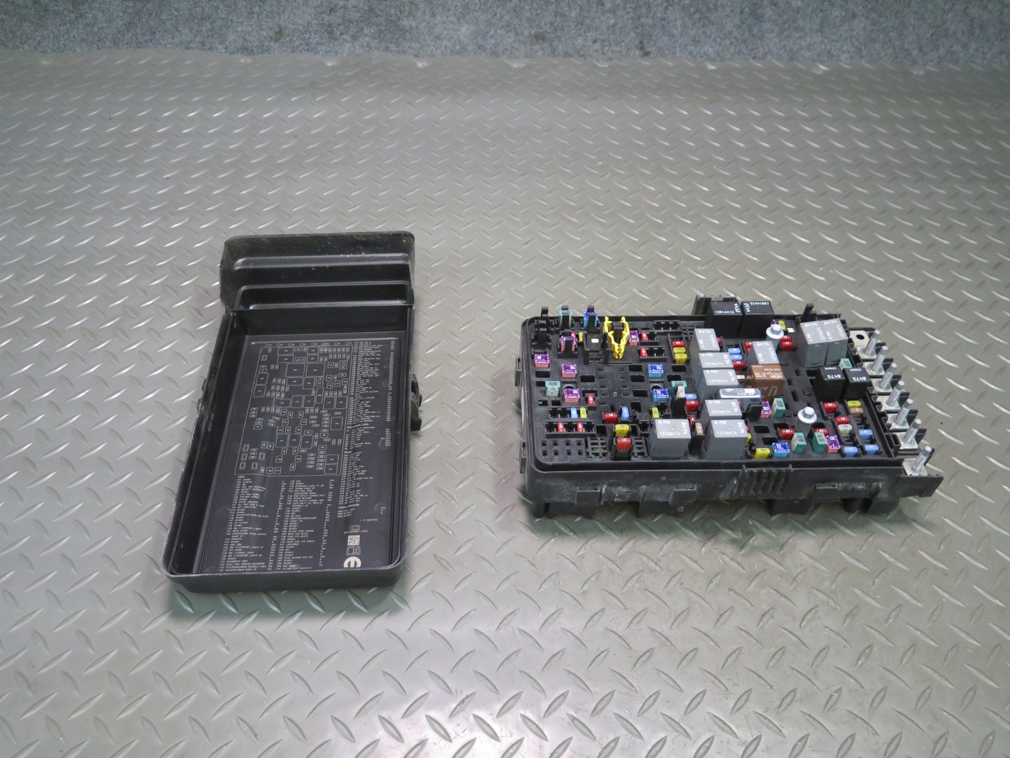 2018 Jeep Wrangler JL 3.6L Engine Bay Fuse Relay Box Module 68298935AD OEM