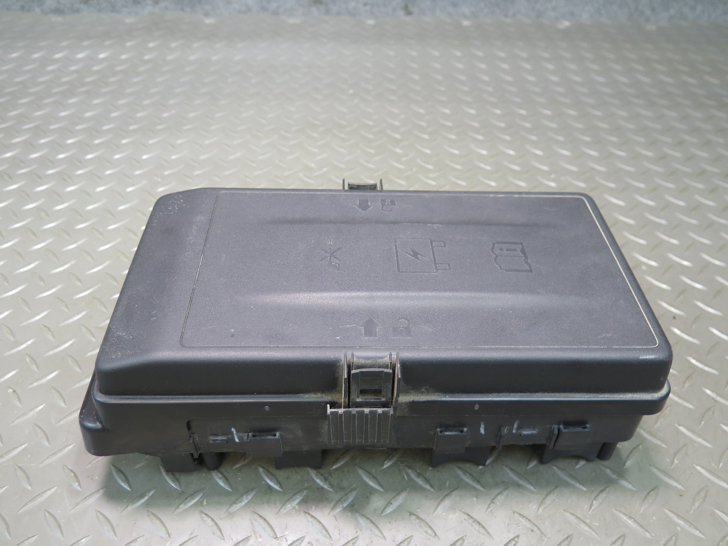 2018 Jeep Wrangler JL 3.6L Engine Bay Fuse Relay Box Module 68298935AD OEM