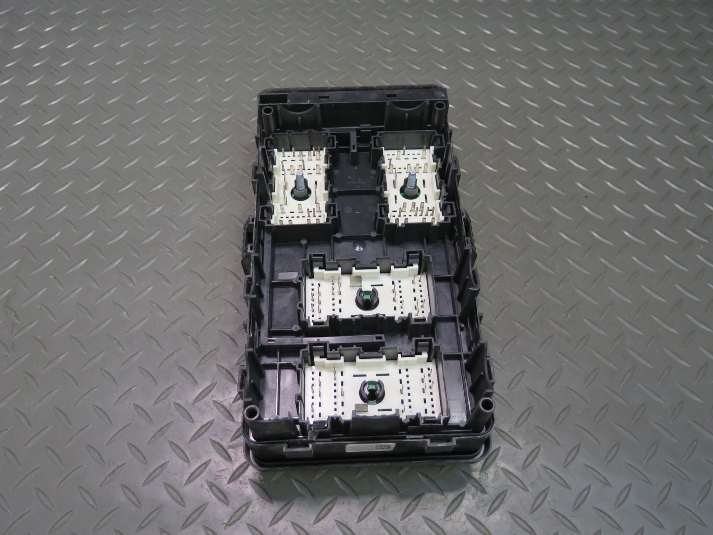 2018 Jeep Wrangler JL 3.6L Engine Bay Fuse Relay Box Module 68298935AD OEM